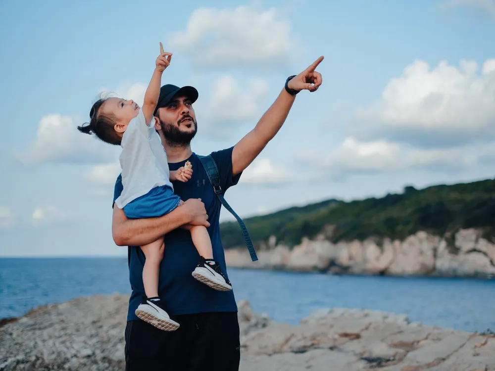 Dad and child sightseeing